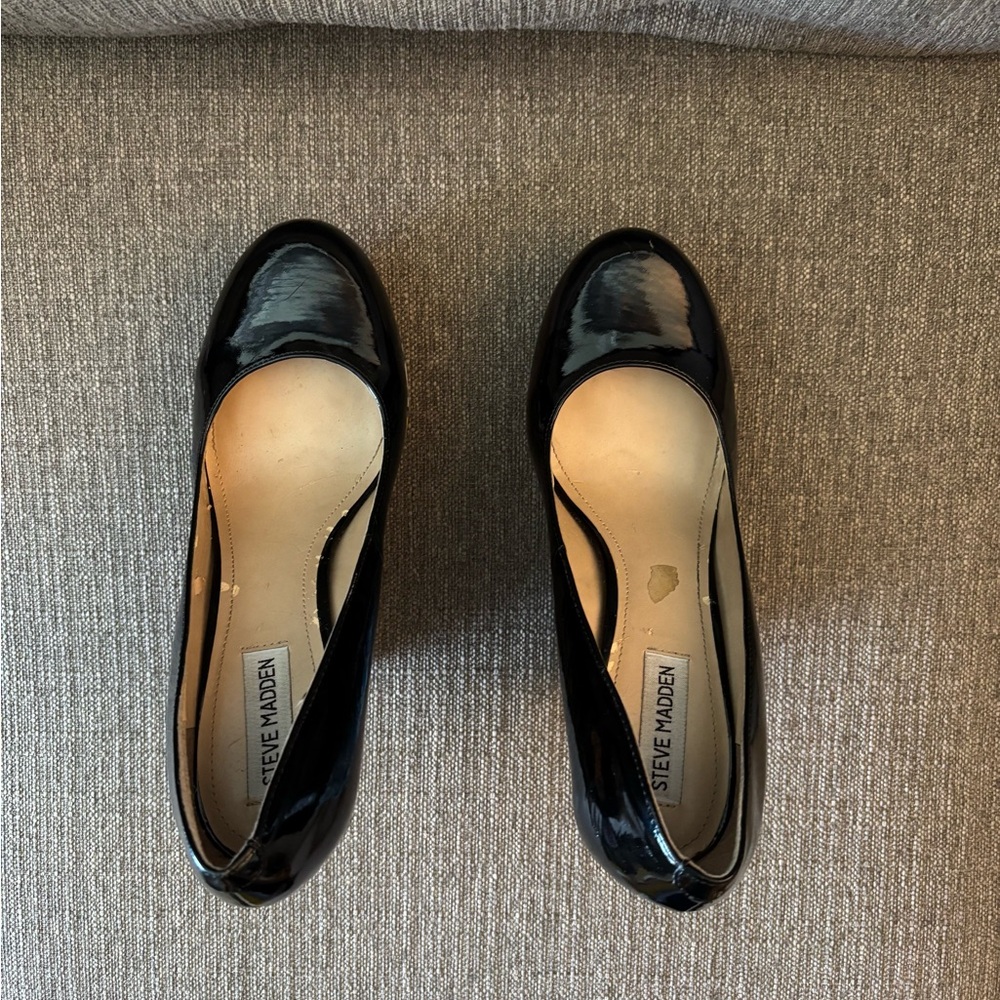 Steve Madden Black Wedges with Multicolor Pattern, Size 10 - Picture 7 of 9